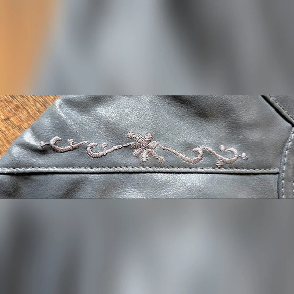 Vintage 1980s Dark Gray Clutch Purse by Bag Bazaar • Facile Frame - Picture 3 of 6